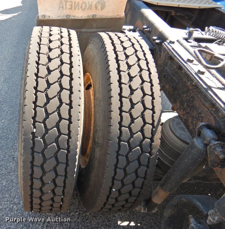 image for item DG1462 2007 Kenworth T800B  semi truck