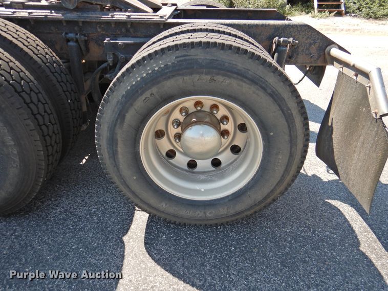 image for item DG1462 2007 Kenworth T800B  semi truck