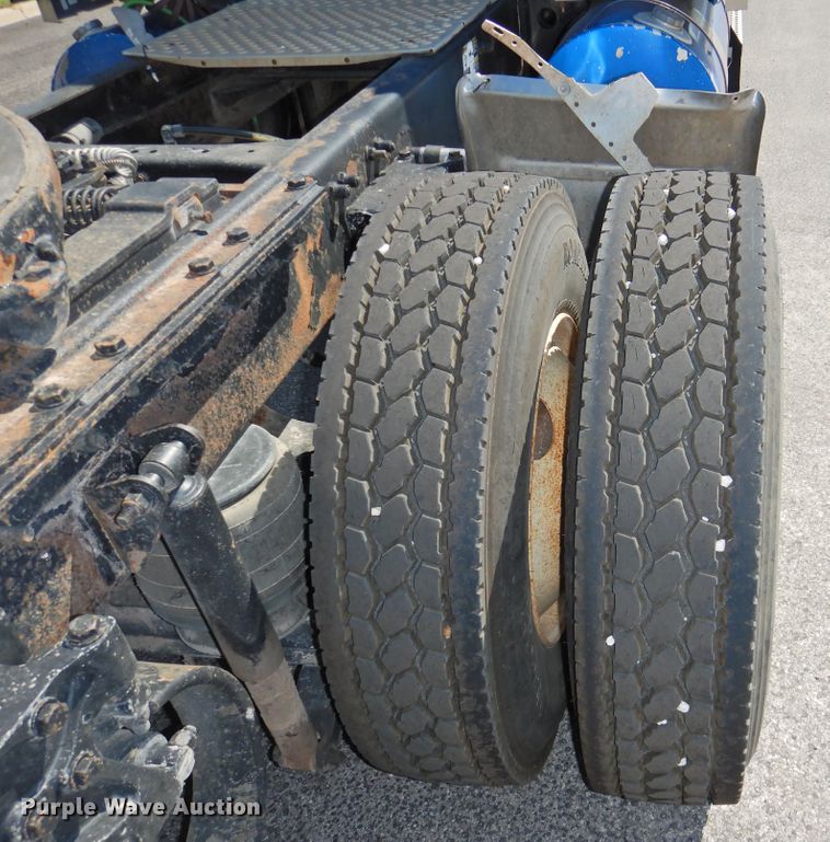 image for item DG1462 2007 Kenworth T800B  semi truck