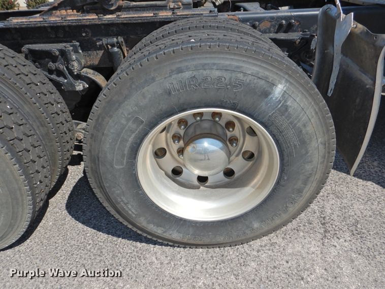 image for item DG1462 2007 Kenworth T800B  semi truck