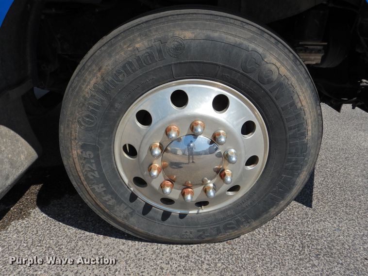 image for item DG1462 2007 Kenworth T800B  semi truck