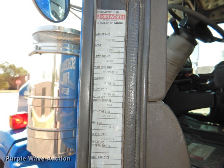 image for item DG1462 2007 Kenworth T800B  semi truck