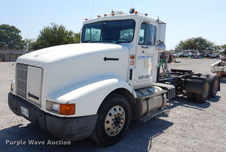 image for item DG1467 1995 International 9400  semi truck