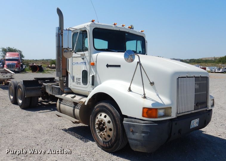 image for item DG1467 1995 International 9400  semi truck