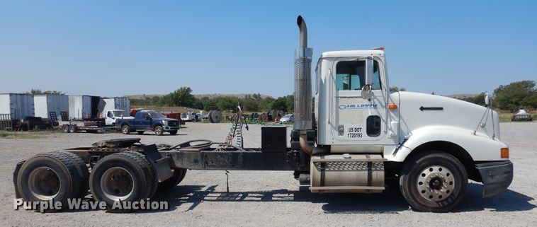 image for item DG1467 1995 International 9400  semi truck