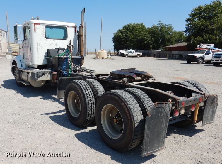 image for item DG1467 1995 International 9400  semi truck