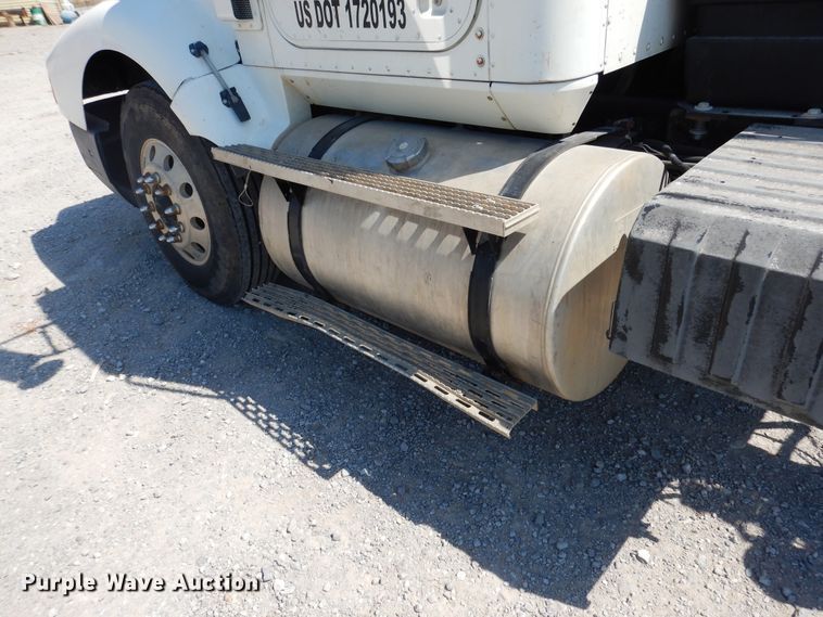 image for item DG1467 1995 International 9400  semi truck