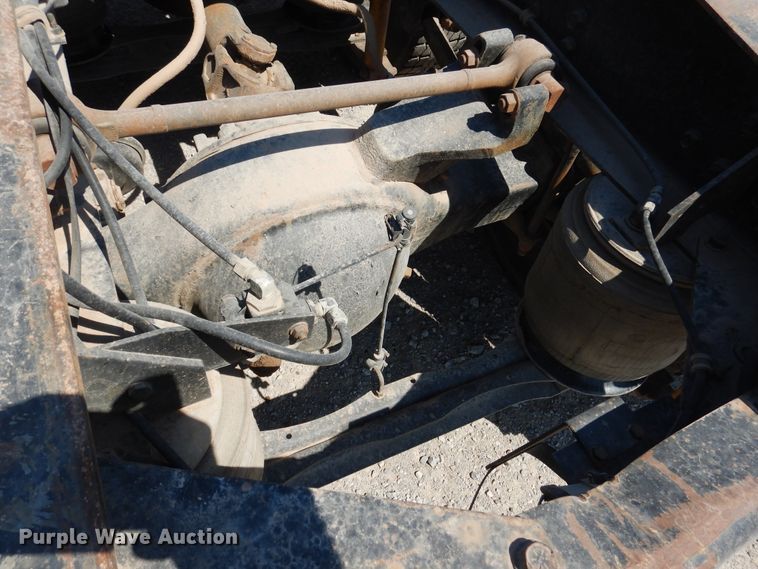 image for item DG1467 1995 International 9400  semi truck