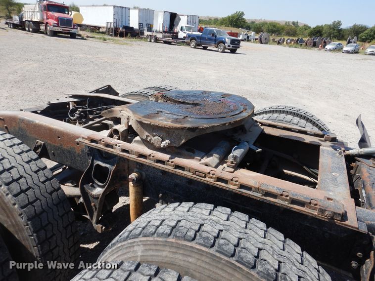 image for item DG1467 1995 International 9400  semi truck