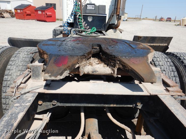 image for item DG1467 1995 International 9400  semi truck