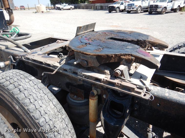 image for item DG1467 1995 International 9400  semi truck