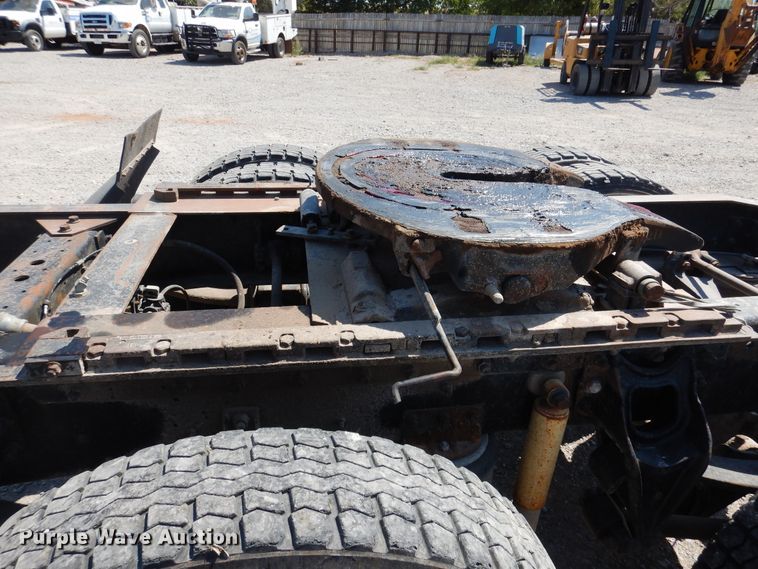 image for item DG1467 1995 International 9400  semi truck