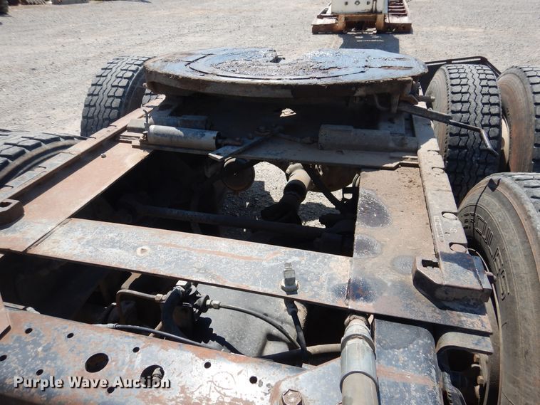 image for item DG1467 1995 International 9400  semi truck