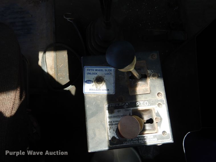 image for item DG1467 1995 International 9400  semi truck