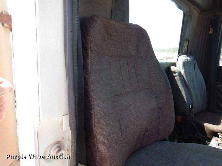 image for item DG1467 1995 International 9400  semi truck