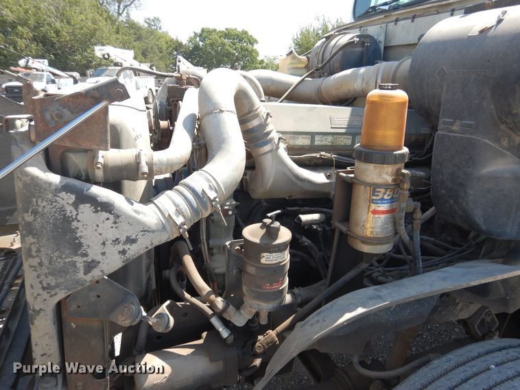 image for item DG1467 1995 International 9400  semi truck