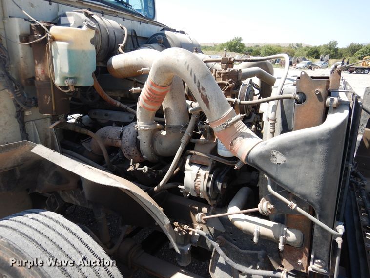 image for item DG1467 1995 International 9400  semi truck