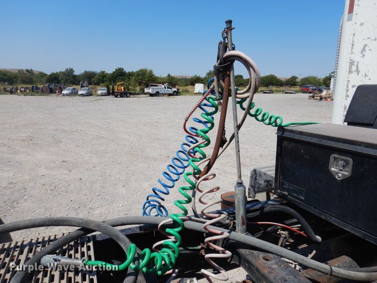 image for item DG1467 1995 International 9400  semi truck