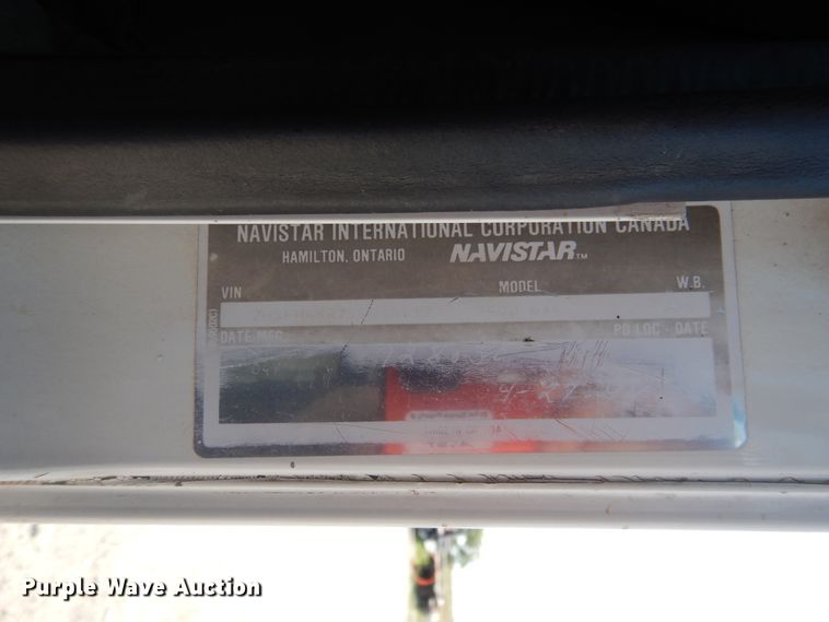 image for item DG1467 1995 International 9400  semi truck