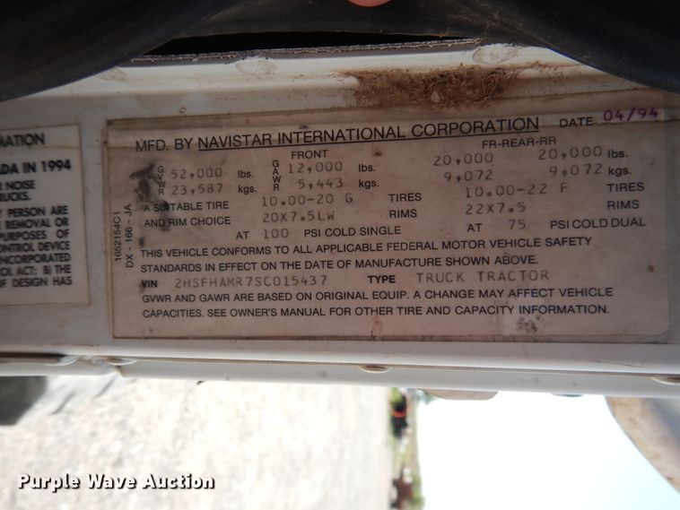 image for item DG1467 1995 International 9400  semi truck