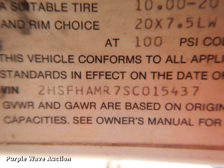 image for item DG1467 1995 International 9400  semi truck