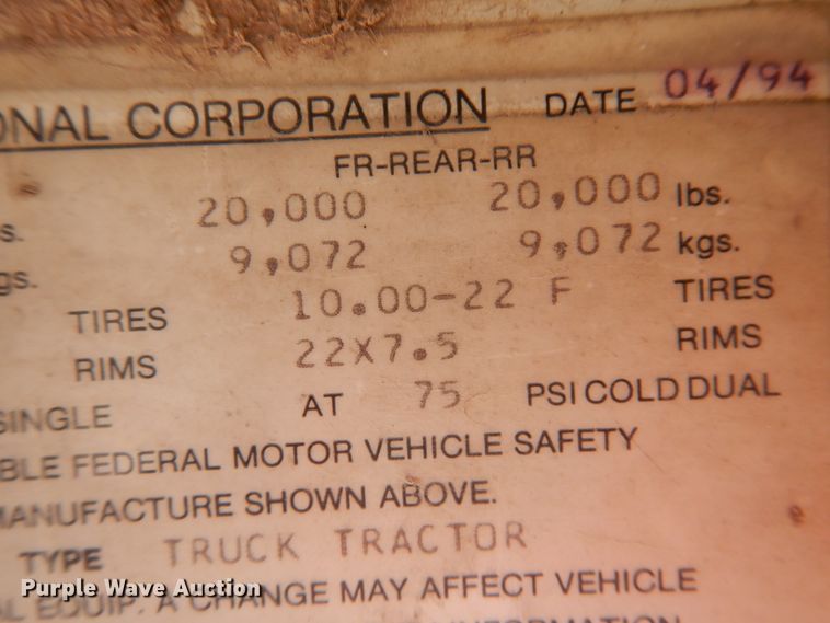 image for item DG1467 1995 International 9400  semi truck