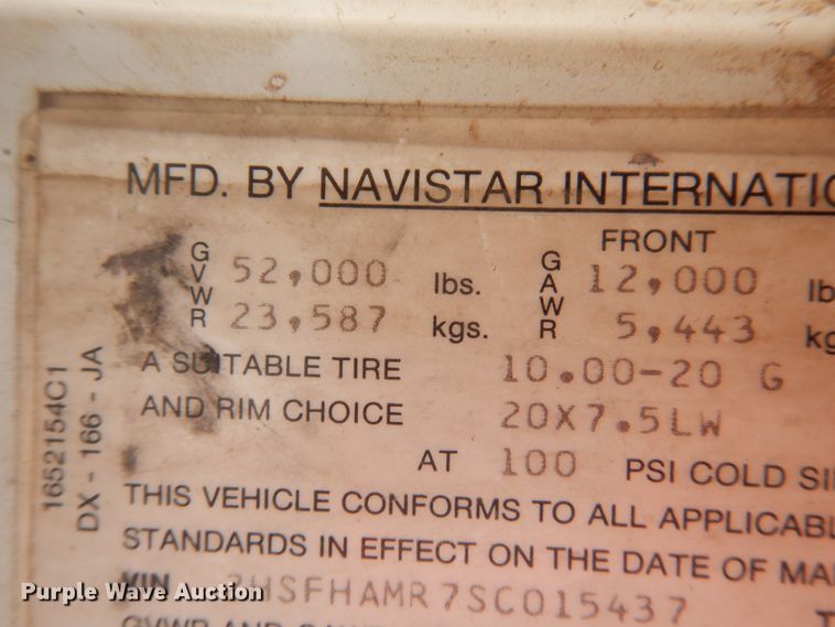 image for item DG1467 1995 International 9400  semi truck