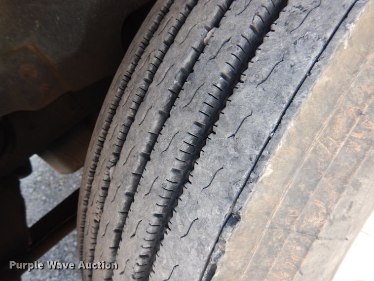 image for item DG1467 1995 International 9400  semi truck