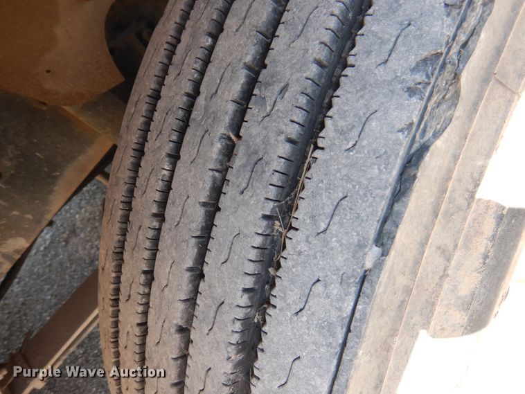 image for item DG1467 1995 International 9400  semi truck