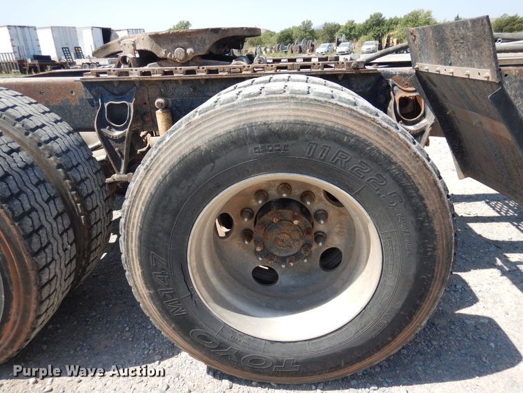 image for item DG1467 1995 International 9400  semi truck