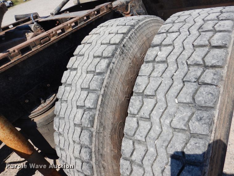 image for item DG1467 1995 International 9400  semi truck