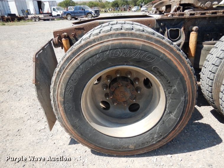 image for item DG1467 1995 International 9400  semi truck