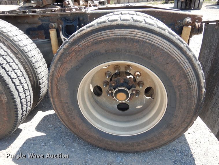 image for item DG1467 1995 International 9400  semi truck