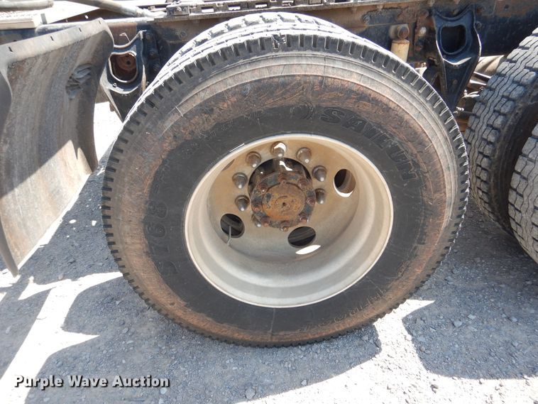 image for item DG1467 1995 International 9400  semi truck