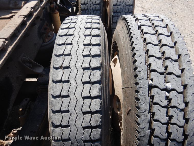 image for item DG1467 1995 International 9400  semi truck