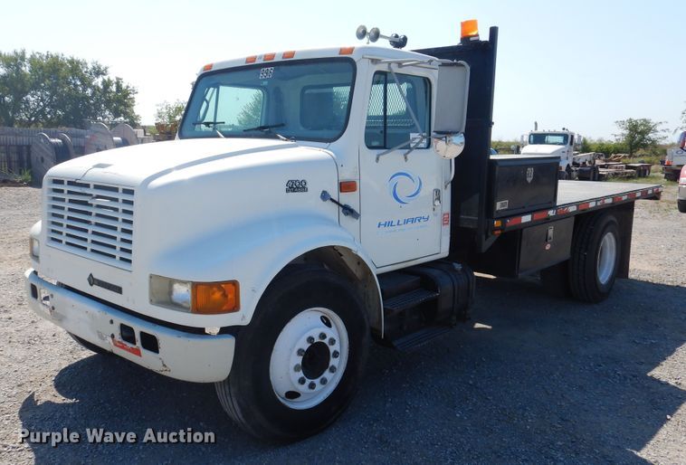 image for item DG1469 1999 International 4700  flatbed truck
