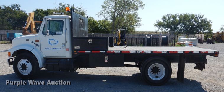 image for item DG1469 1999 International 4700  flatbed truck