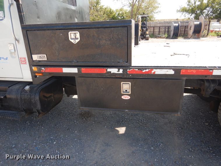 image for item DG1469 1999 International 4700  flatbed truck