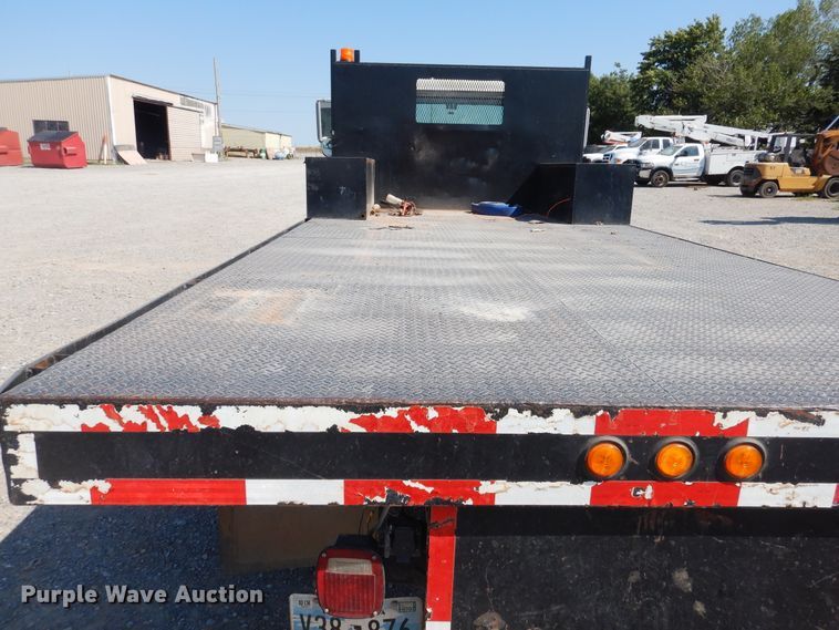 image for item DG1469 1999 International 4700  flatbed truck