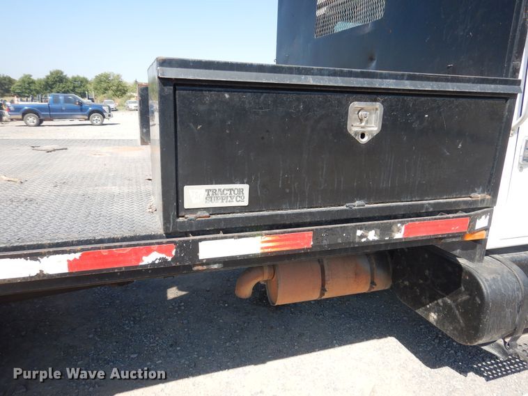 image for item DG1469 1999 International 4700  flatbed truck