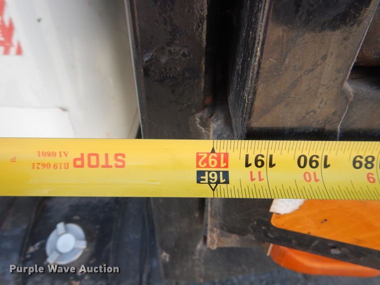 image for item DG1469 1999 International 4700  flatbed truck