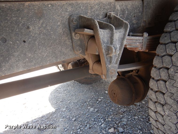 image for item DG1469 1999 International 4700  flatbed truck