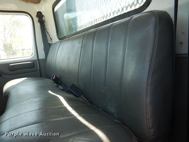 image for item DG1469 1999 International 4700  flatbed truck