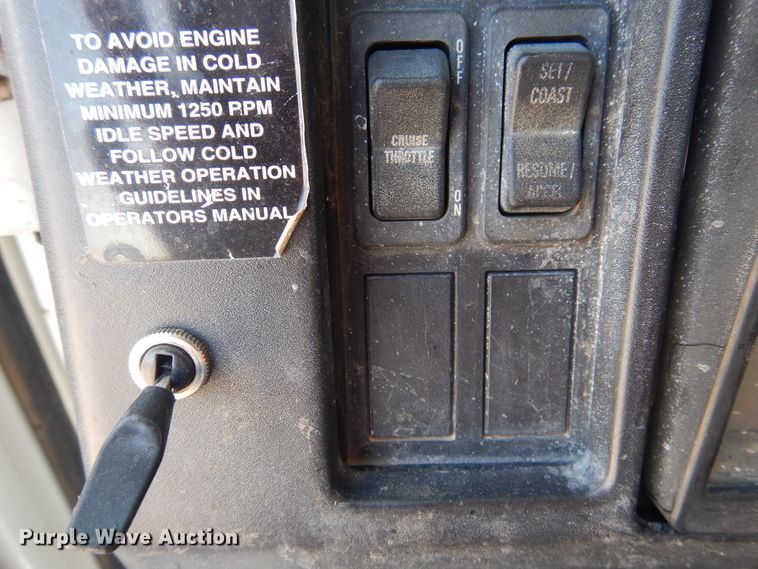 image for item DG1469 1999 International 4700  flatbed truck