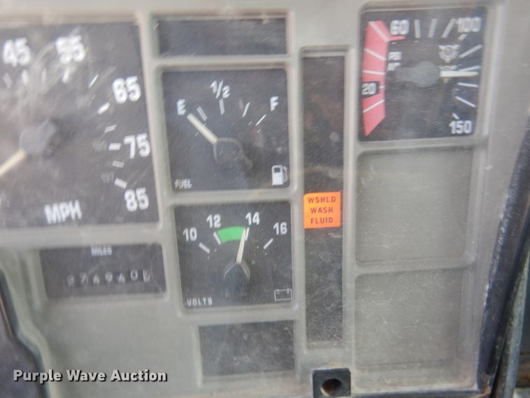 image for item DG1469 1999 International 4700  flatbed truck