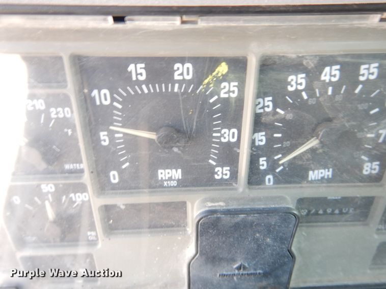 image for item DG1469 1999 International 4700  flatbed truck