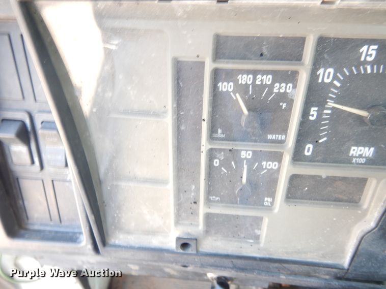 image for item DG1469 1999 International 4700  flatbed truck