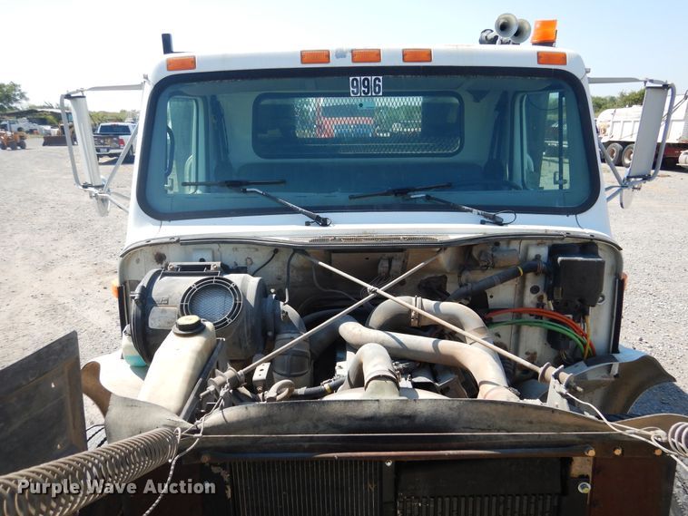image for item DG1469 1999 International 4700  flatbed truck