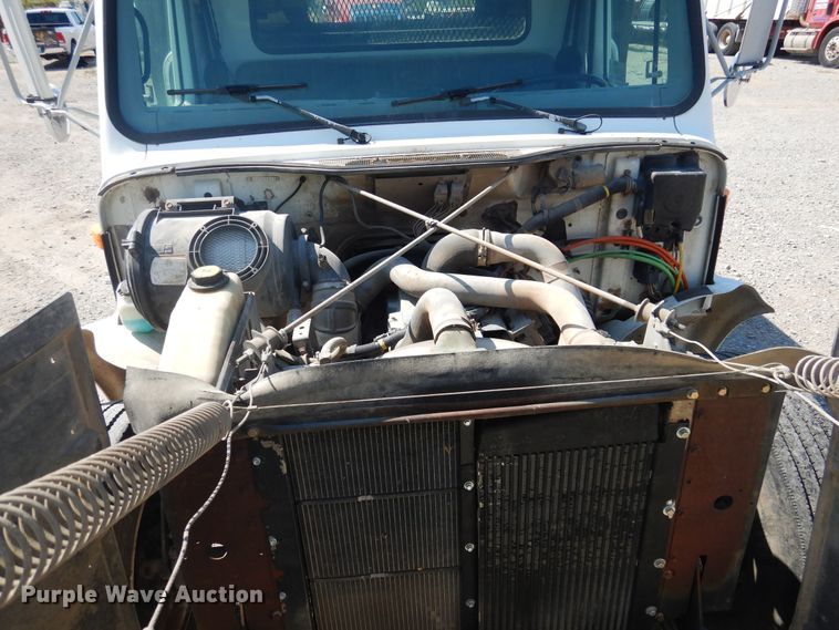 image for item DG1469 1999 International 4700  flatbed truck