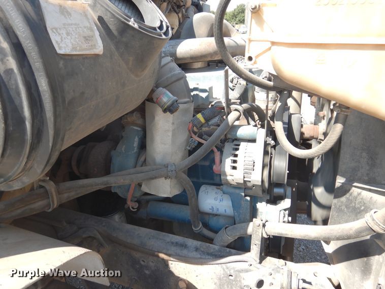 image for item DG1469 1999 International 4700  flatbed truck